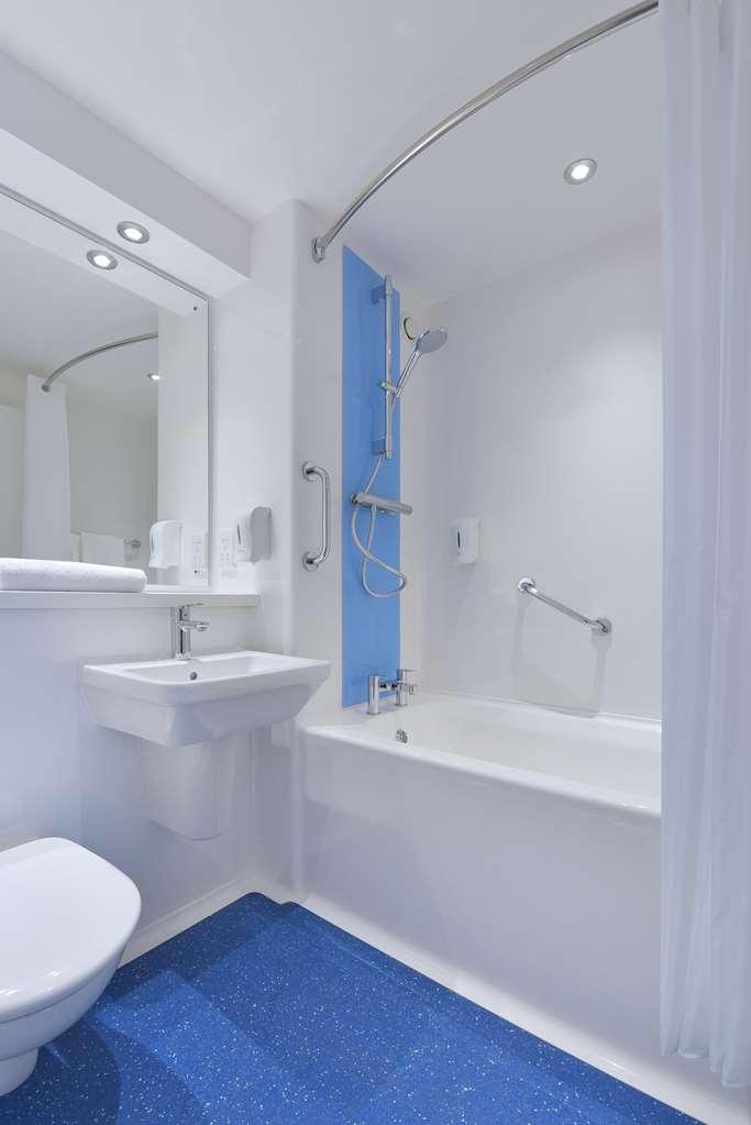 Travelodge London Wimbledon Morden Morden  Kamer foto